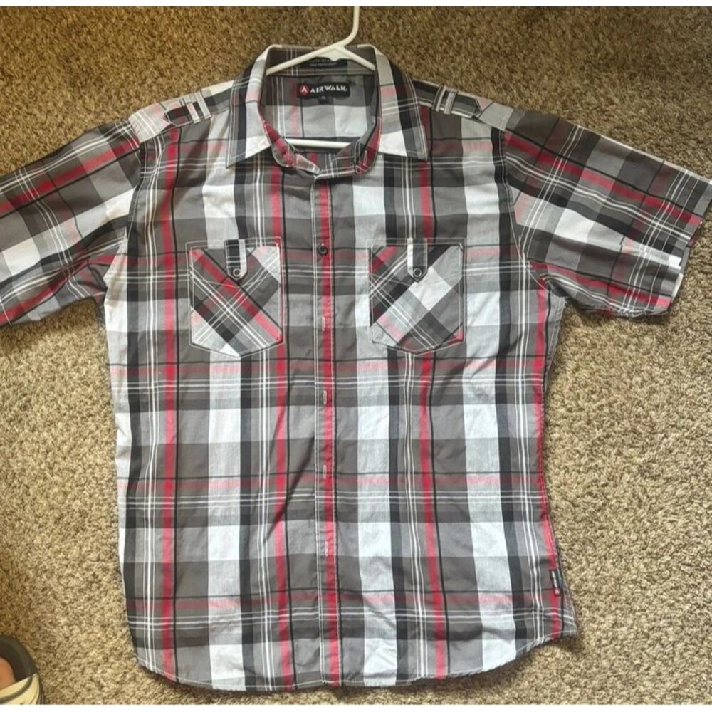 Airwalk plaid s/s buttonup mens XL